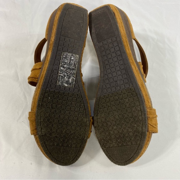 Pierre Dumas Women’s Faux Suede Wedge Criss Cross Strap Sandal - Picture 7 of 8